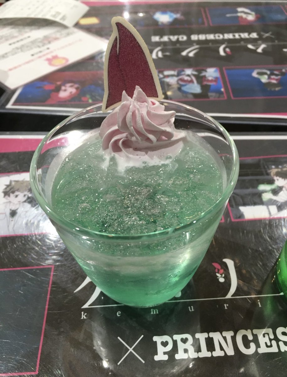 「ケムリクサカフェの思い出@プリンセスカフェ洗面器のお水、りんさんみたくは飲めなか」|kero🐸ルコ🧵🪡のイラスト