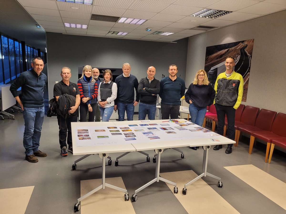 Les adhérents de <a href="/MECABOURG01/">MECABOURG</a> se sont retrouvés hier pour un atelier La Fresque du Climat. Un moment de co-construction, de prise de conscience et de partage sur les leviers d’action pour participer à la lutte contre le réchauffement climatique.
#LaFresqueDuClimat, #Objectif2°C,