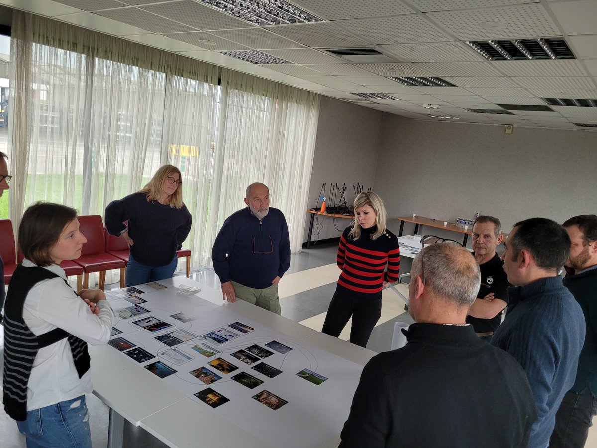 MECABOURG01's tweet photo. Les adhérents de @MECABOURG01 se sont retrouvés hier pour un atelier La Fresque du Climat. Un moment de co-construction, de prise de conscience et de partage sur les leviers d’action pour participer à la lutte contre le réchauffement climatique.
#LaFresqueDuClimat, #Objectif2°C, https://t.co/byu0zG70qL