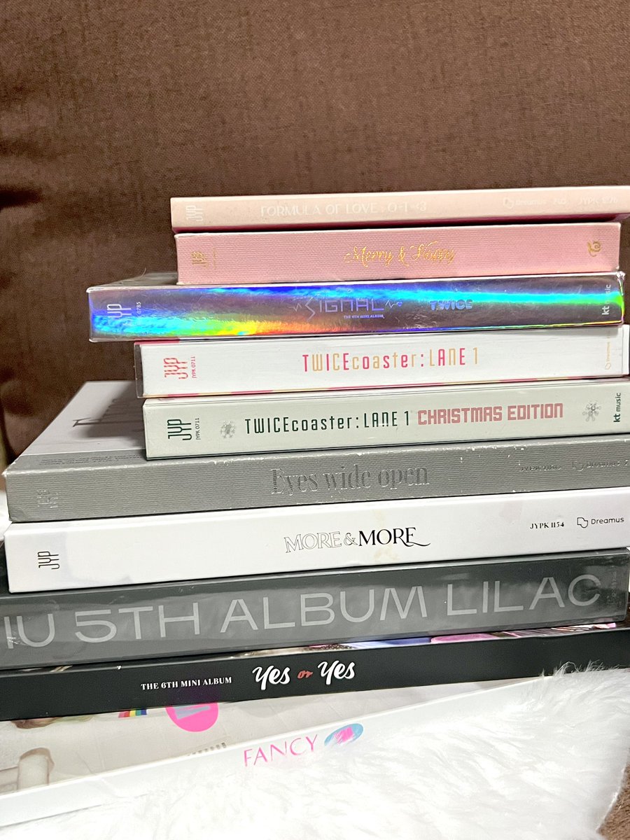 Iysooyaa's tweet photo. wts lfb twice indemand pc ph

— 8,800 php

- onhand
- can look for kahati
- ship to 1 person only
- don’t claim if sensitive 
- check condi before mining
- prio payo but can do reservation

reply “mine set” to claim

see pbd and pc condi below the post

mop: gcash
mod: ggx/SDD https://t.co/E4jSai87vH