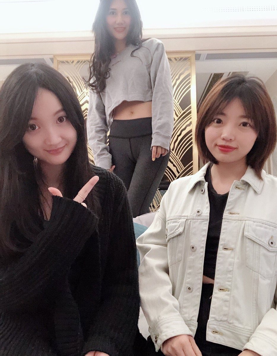 jin022158's tweet photo. The time with friends always passes very quickly. Welcome to accompany me next time. I love you.🥰🥰🥰 https://t.co/ioQpZhBCbg