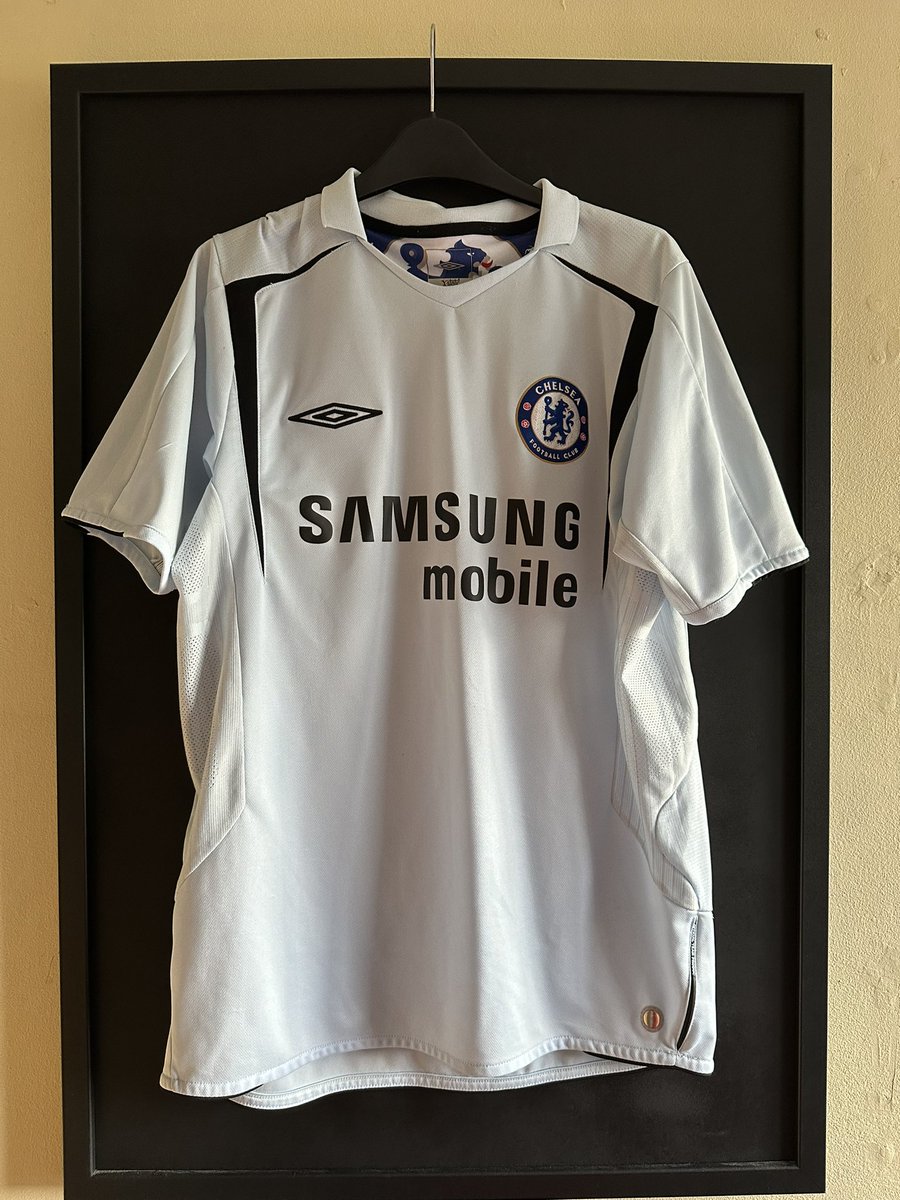 Kitfix1's tweet photo. SALE POST

Chelsea 05/06 Home - XL - £25
Chelsea 05/06 Away - M - £25

Prices + postage &amp; PP fees 

RTs appreciated 🙏 https://t.co/NMJtjqY7DF