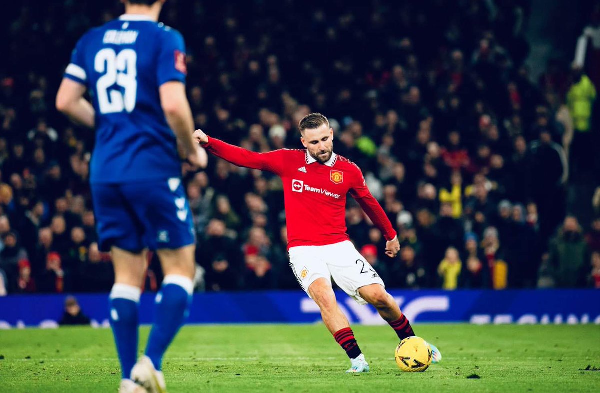 JakeVlatko's tweet photo. 🏴󠁧󠁢󠁥󠁮󠁧󠁿 Shaw has played 2 of his last 3 league games at CB and earned 17 points in those matches. 

With City and Palace in #DGW20, check out my thoughts on him going into this week 

#FPL #FPLCommunity 

👇
https://t.co/ozKdSvNmf3 https://t.co/NaMd3d1db3