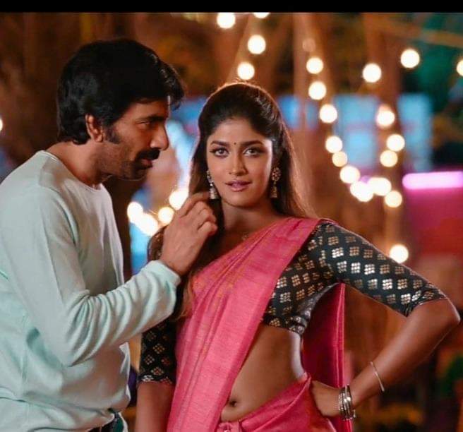 Pottachi_Dhanu's tweet photo. In roon
Me: Na Pottachi nu therinjathula irundhu enta romba advantage eduthukrenga da😒😒😡
Roommate: Yen d? Apdi enna Achu?
Me: Pinna enna? Room la full time um saree e kata vaikra, veetla thuni wash panrathu, samayal, pathram valakurathu, #cd #dhanupottachi @MrJack_31 @TsVidhi7 https://t.co/r0w8IsMxi5