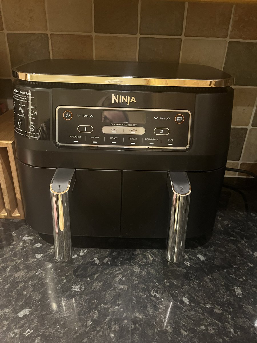 teacheremma's tweet photo. @lancelotspram Got one for Christmas, barely turned the oven on since 😊 https://t.co/6GwmlI4ScG