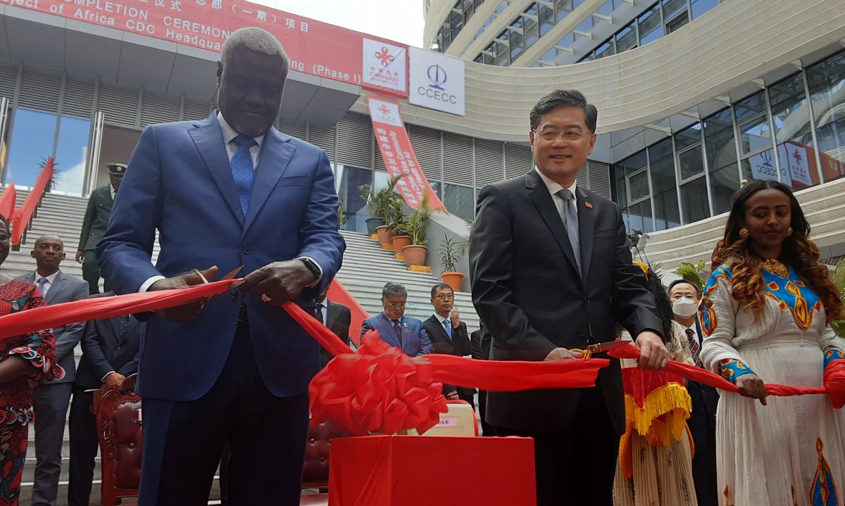 fanatelevision's tweet photo. #Chinese FM Qin Gang, #AU Commission Chairperson Moussa Faki Mahmat inaugurate the Africa CDC HQ in #AddisAbaba https://t.co/IHCXoWLaQc https://t.co/L58PdAWlBo