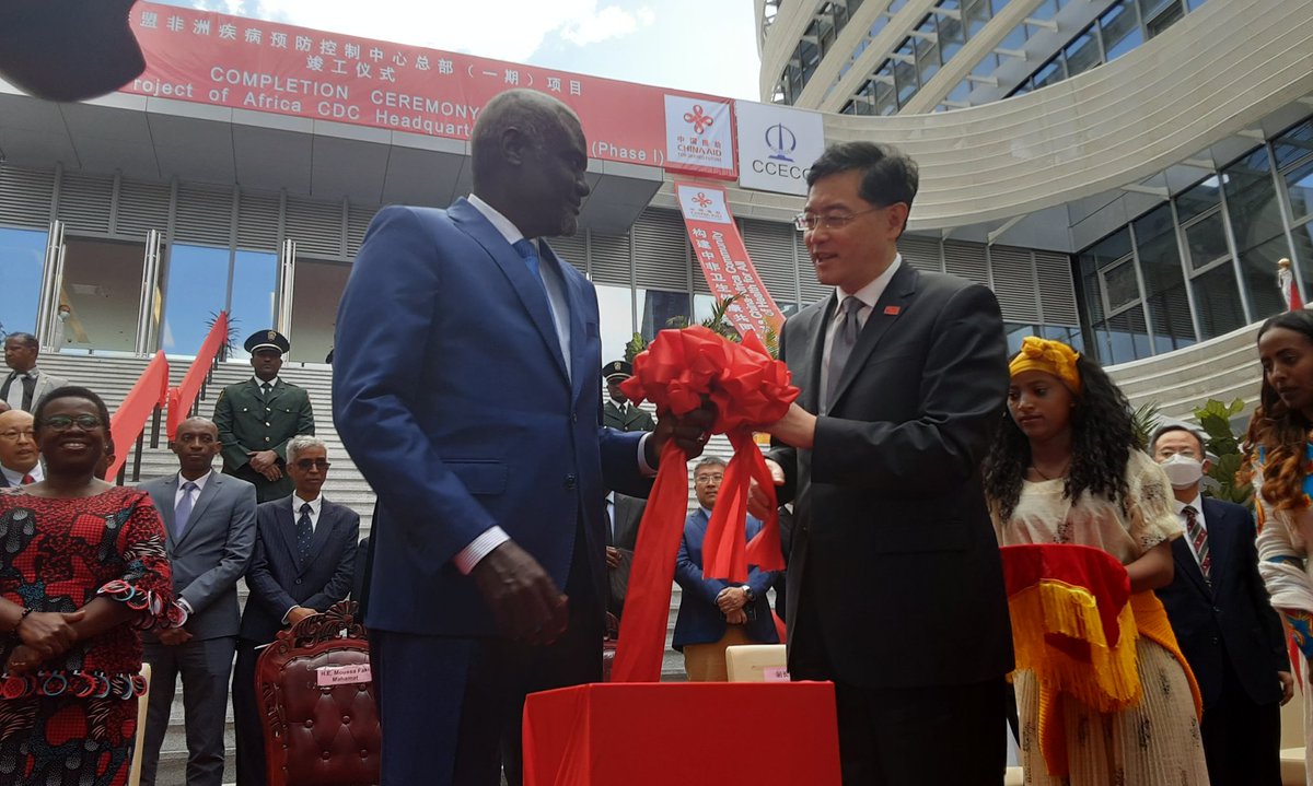 fanatelevision's tweet photo. #Chinese FM Qin Gang, #AU Commission Chairperson Moussa Faki Mahmat inaugurate the Africa CDC HQ in #AddisAbaba https://t.co/IHCXoWLaQc https://t.co/L58PdAWlBo