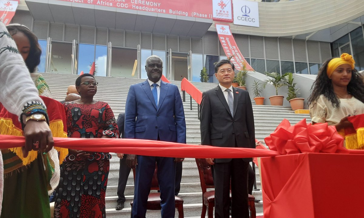 fanatelevision's tweet photo. #Chinese FM Qin Gang, #AU Commission Chairperson Moussa Faki Mahmat inaugurate the Africa CDC HQ in #AddisAbaba https://t.co/IHCXoWLaQc https://t.co/L58PdAWlBo