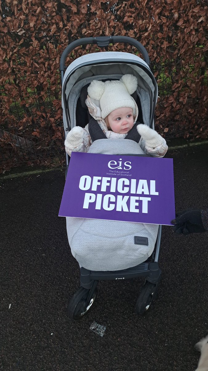 belledefluff's tweet photo. Porty picket line this morning. It was a cold one, but Ruby was repping for her future education!@AbdnshireEIS #moremoneymoremilk #PayAttention 
#EISStrike #EIS https://t.co/2zbb2D3bWK