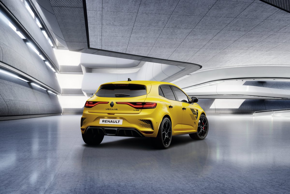 Tahermo_Renault's tweet photo. Renault desvela una edición limitada de Megane R.S. que celebra la gran historia de la berlina deportiva compacta 😍😍😍
#renault #tahermo #megane #meganers #nuevomeganers #renaultmegane #noticiasrenault https://t.co/PTykCAjMb6