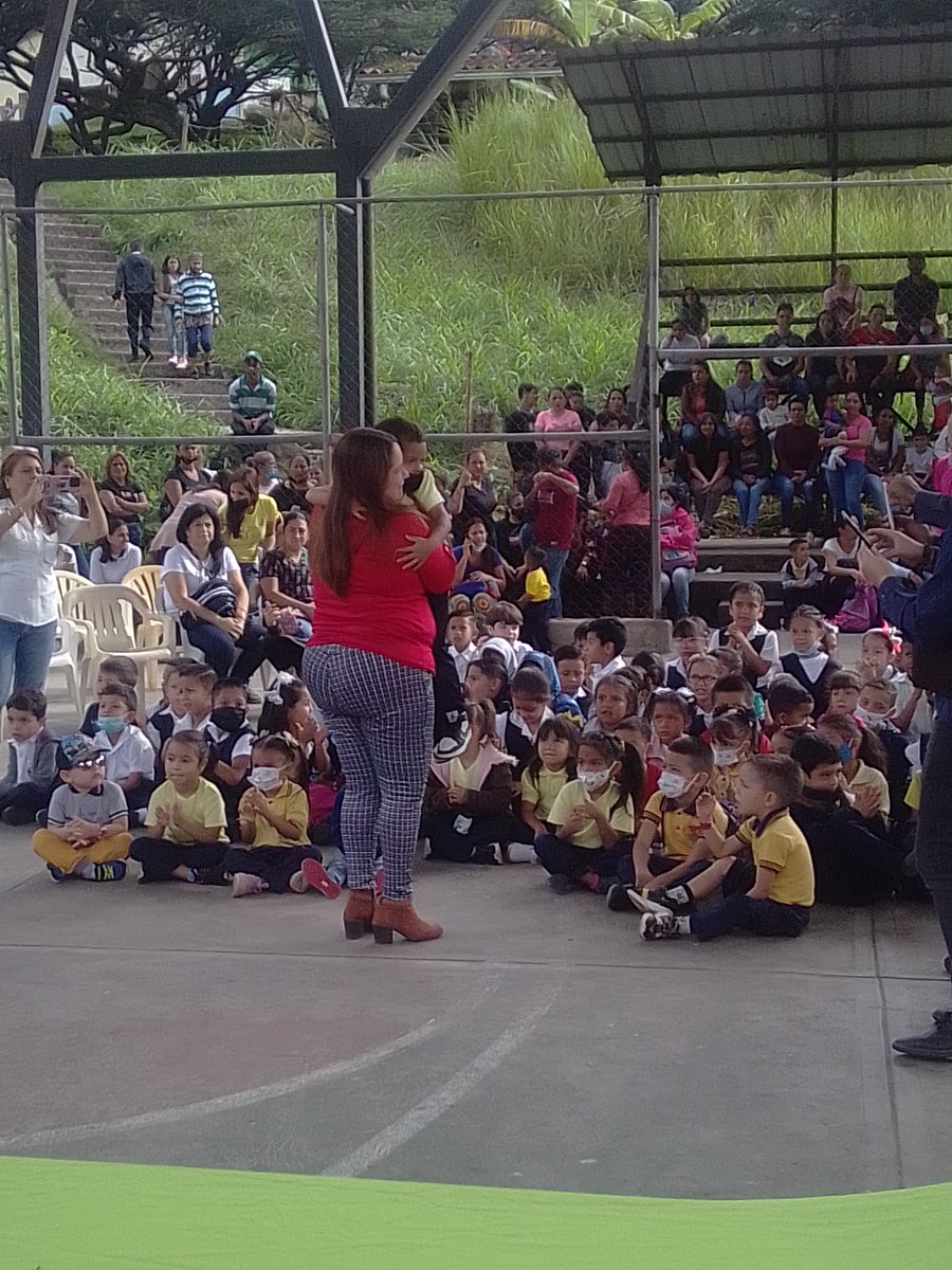 En el municipio Torbes la  jefe de zona dando inicio al II momento pedagógico del 2022-2023. También hizo entrega de zapatos escolares a estudiantes de CEI RAU, Escuela RAU, Liceo RAU.
<a href="/Berzabethg1/">Berzabethgandicaoficial</a> @ZonaEducTachira <a href="/Crazet2011/">Crazet2011</a> <a href="/supervisiontor1/">supervisiontorbes</a> <a href="/recursostorbes/">@RecursosTorbes</a> <a href="/supervisionZET1/">SupervisionZET</a>