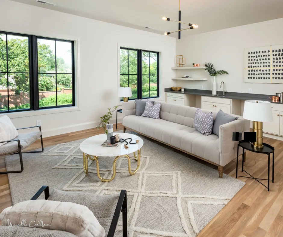MarcelleGID's tweet photo. Elevate your entertaining game with an upstairs loft family room complete with a fully stocked back bar. Not only does it add a touch of sophistication, but it also makes hosting a breeze by having drinks and snacks at arm's reach.
#homedesign #interiordesign #bararea #loftliving https://t.co/YZqjhWsJRc