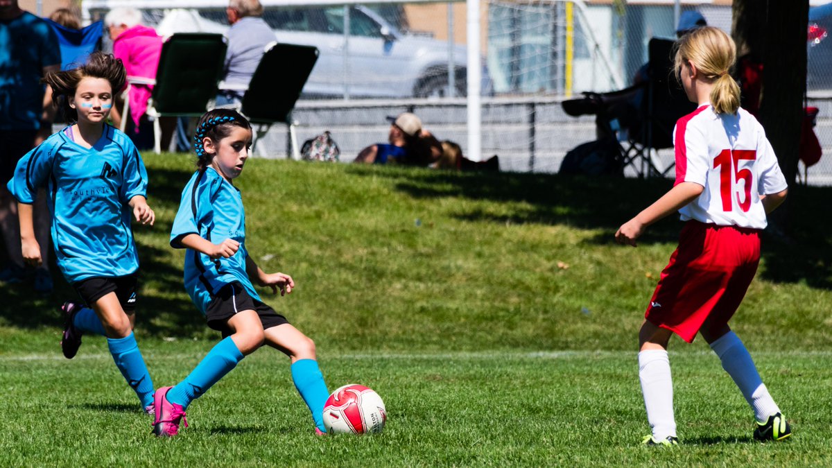 "Avoid phony praise. Praise becomes objectionable when it is clearly not a spontaneous expression but a deliberate strategy, a gimmick that seems to have been picked up from a book or a seminar." <a href="/alfiekohn/">Alfie Kohn</a> alfiekohn.org #soccer #youthsoccer #adultsoccer  #milton