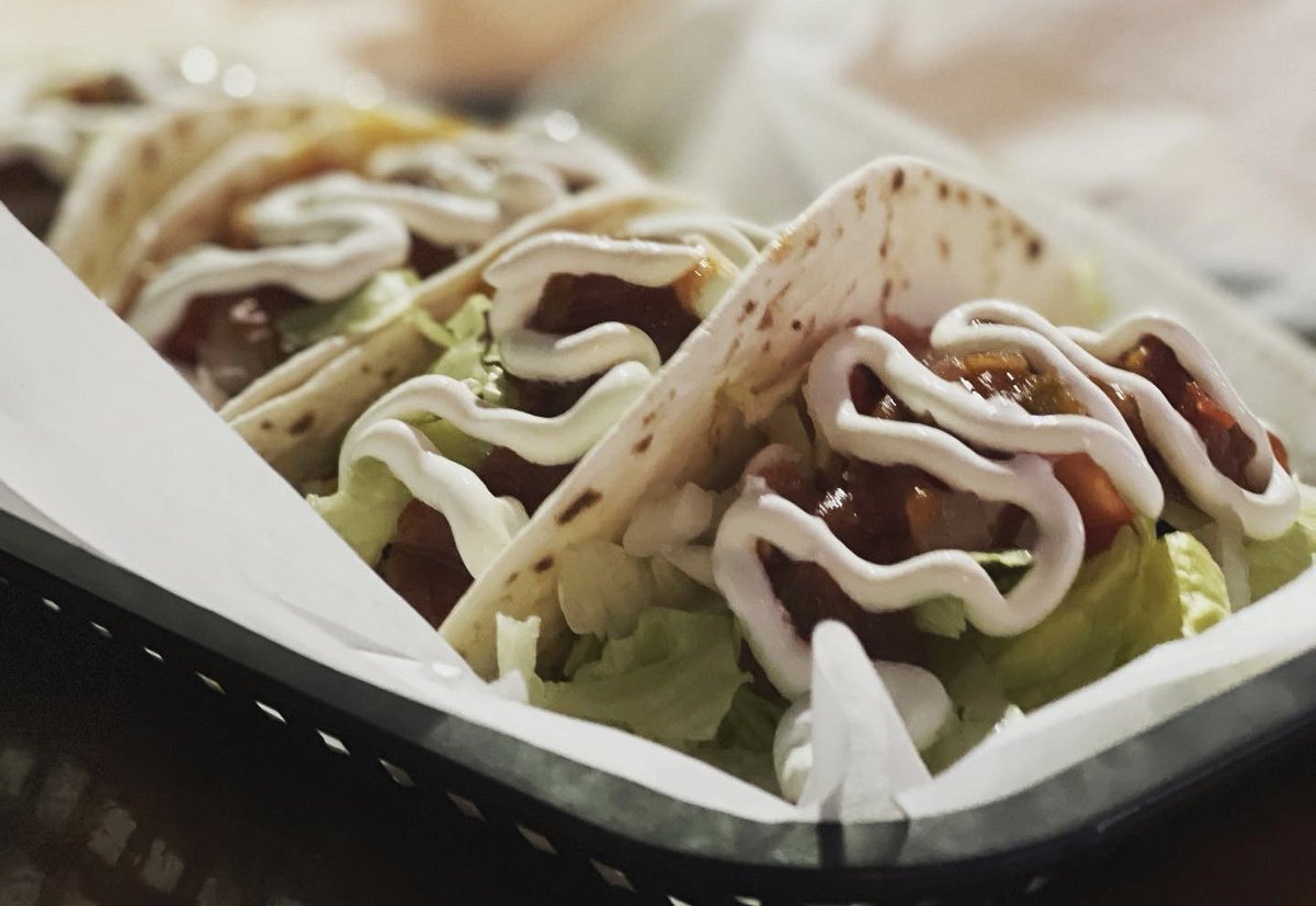 JoshNoftz's tweet photo. “Best tacos in Tampa!” 
- literally everyone
#TacoTuesday  #JTsRoadhouse
🌮🌮🌮🌮
4 loaded tacos for 6 bucks?! 🤯🥵 https://t.co/pboN0diNn9