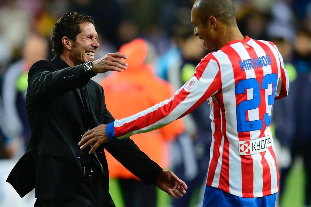 Simeone's tweet photo. Felicitaciones por tu gran carrera, @miranda023. Muchas gracias por los momentos compartidos y suerte en tu nueva etapa!! https://t.co/iPXCyNV87R