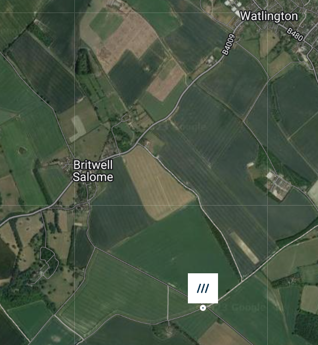 SouthOxon's tweet image. Did you, or someone you know, recently have a conservatory dismantled?  
This waste was recently found dumped near Britwell Salome.
If you know where it came from, please contact our Envirocrimes team via 01235 422146 or envirocrime@southandvale.gov.uk.