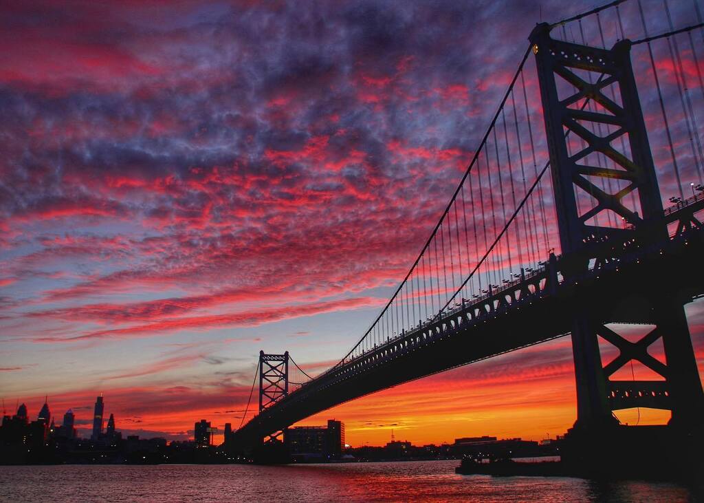 james_jkelly14's tweet photo. Red sky at night, photographer’s delight… #sunset #bridge #benfranklinbridge #philadelphia #philly #findinphilly #phillygram #phillymasters #phillyprimeshots #phlshooters #phl_shooters #phillyframes #igers_philly #howphillyseesphilly #whyilovephilly … https://t.co/ZwIGHwaKD8 https://t.co/jywcm306xx
