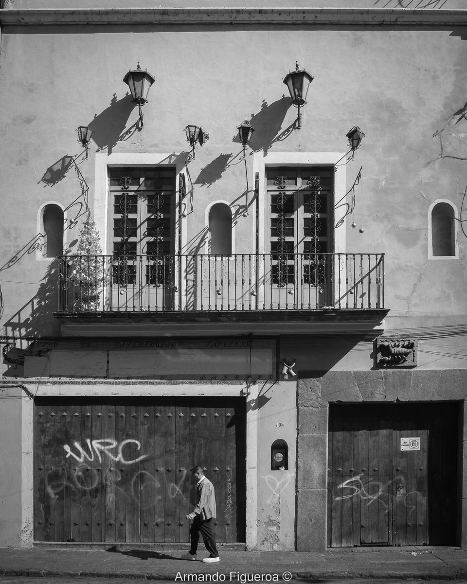 AFigueroa70's tweet photo. De puertas, ventanas y... alacranes
#ventana #window #puertas #doors #balcon #balcony #puertasyventanas #doorsandwindows #windowsanddoors #ventanasypuertas #casa #building #edificio #balcons #finestres #arquitectura #archictecture #pasdeltemps #viejo #worldplaces https://t.co/FMZ3zS3jJA