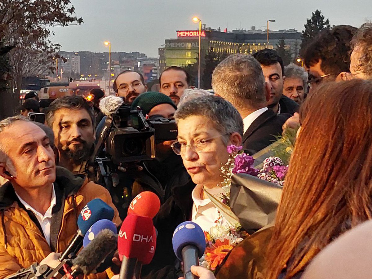 BarisAkademik's tweet photo. Şebnem Hocamız aramızda! #ŞebnemHocaÖzgür https://t.co/QZjLcg3KmT