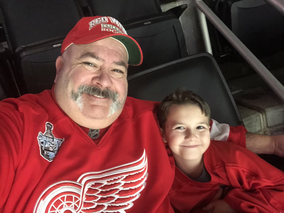 nkyfirepio's tweet photo. A great birthday weekend for Mickey wasn’t going to be dampened by car troubles! Wings lost, Mickey-Papa Win! https://t.co/nLMGq3wZgr