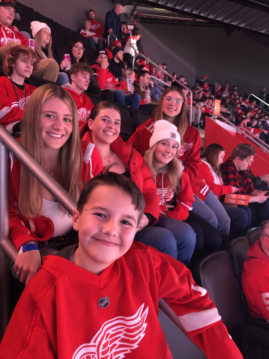 nkyfirepio's tweet photo. A great birthday weekend for Mickey wasn’t going to be dampened by car troubles! Wings lost, Mickey-Papa Win! https://t.co/nLMGq3wZgr