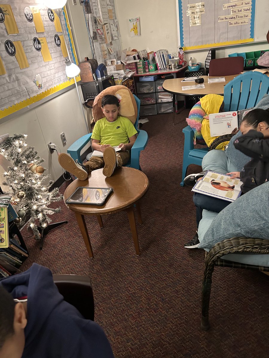 No fake reading here! #IndependentReadingTime ⁦<a href="/CharlesRDrewES/">Drew Elementary</a>⁩ ⁦<a href="/C_Tisdom/">Christy Tisdom</a>⁩ ⁦<a href="/tarabrogers/">Tara Rogers</a>⁩