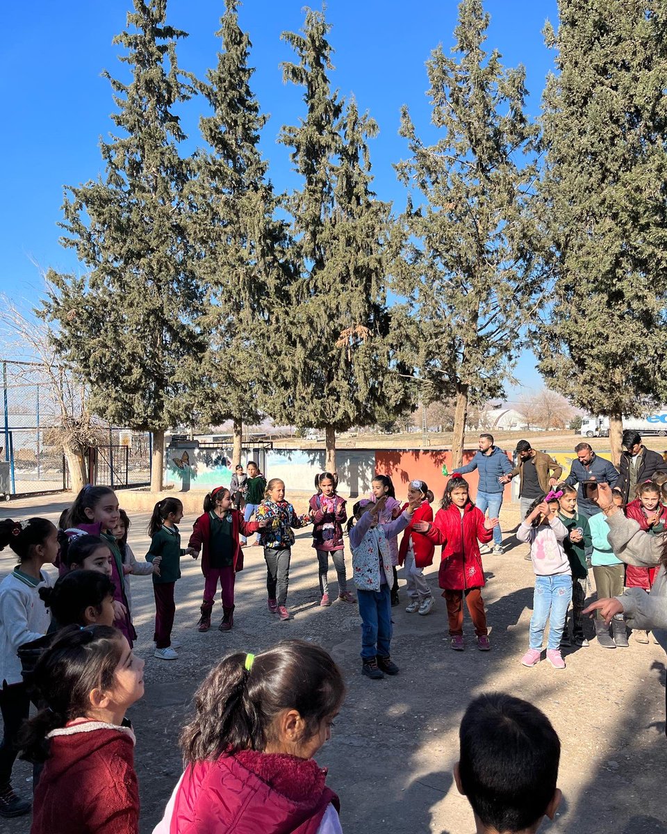 Anadolu Görmeyenlerini Kalkındırma Derneği’nin okulumuzda vermiş olduğu mini konser ve keyifli vakitler için kendilerine teşekkürlerimizi sunarız 💐 

<a href="/mardinilmem/">Mardin İl Millî Eğitim Müdürlüğü</a> <a href="/kiziltepemem47/">Kızıltepe İlçe Milli Eğitim Müdürlüğü</a> <a href="/Murat69_Demir/">Murat Demir</a> @AhmetBilen0647 <a href="/Vedat47Bayram/">Vedat Bayram</a>