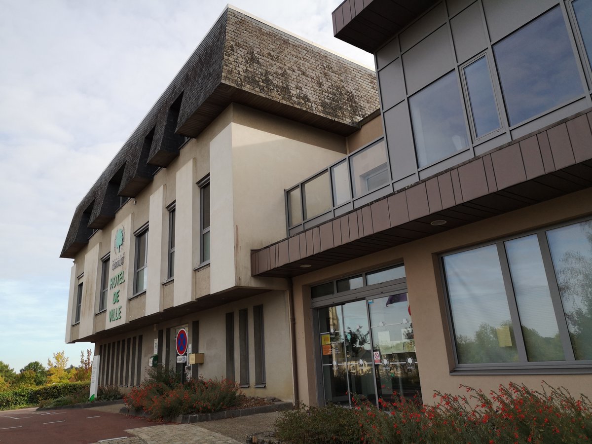 Aunea_Ing's tweet photo. Les opérations continuent en 2023 pour Aunea Ingénierie avec l'agence Mauret Architecture sur la rénovation énergétique de deux bâtiments tertiaires communaux... 
Reconnaitrez vous la commune ? 🧐
Cadeau offert à la première réponse gagnante 💎
#renovation #ingenierie #thermique https://t.co/VFv0qXqH1X