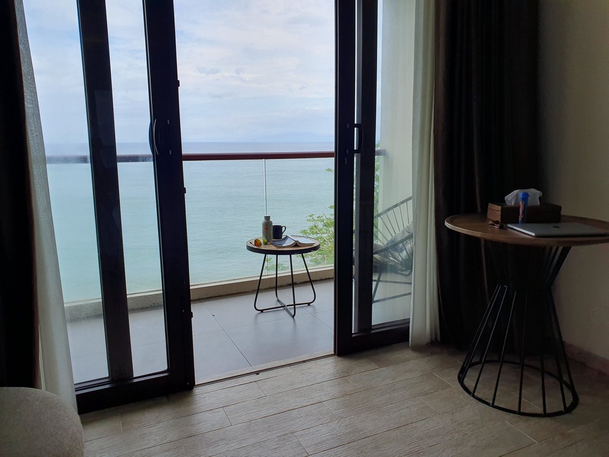 retnohera's tweet photo. Jeda #staycation #MyMindAndMe https://t.co/1j6G18kE0G