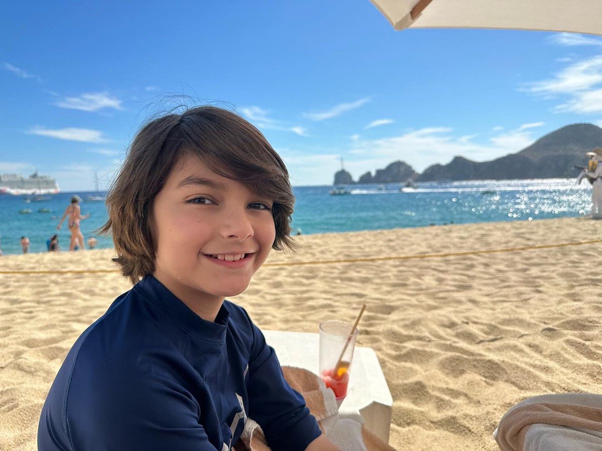JackAustinActor's tweet photo. Enjoying some sunshine in beautiful Cabo! What’s your favorite place to vacation? https://t.co/lFuuBvJv0h