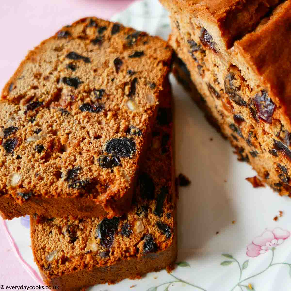 Grasshopper2407's tweet photo. Today I am delighted to have a slice of fruit cake with author @IBlackthorn 

You can read the interview here: https://t.co/3we9BYgrxs

#sliceofcakewith #authorinterview #fruitcake https://t.co/6UwUgwV2j0