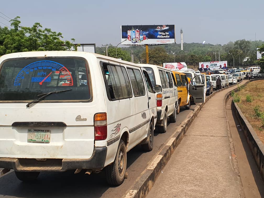 Yello_pawpaaw's tweet image. #TinubuInEnugu  423 Buses Conveyed Paid Crowd From Benue And Kogi States To Enugu