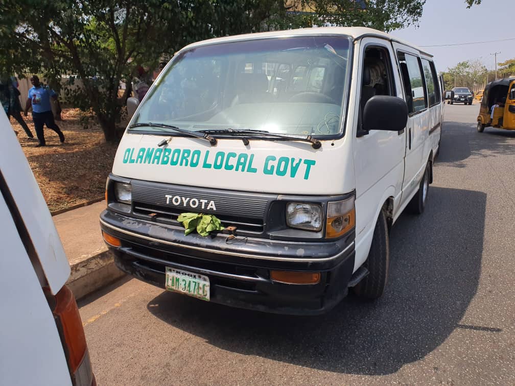 Yello_pawpaaw's tweet image. #TinubuInEnugu  423 Buses Conveyed Paid Crowd From Benue And Kogi States To Enugu