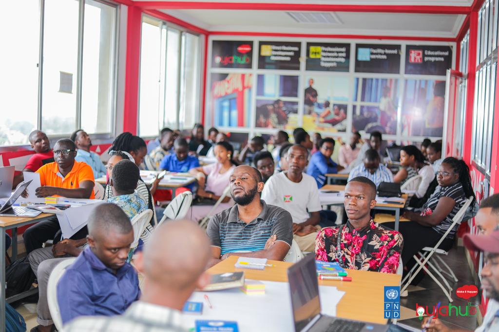BujaHub's tweet photo. Retour sur images des événements qui ont marqués l'année 2022!!
1/7 le coaching de 50 innovateurs présélectionnés lors du concours des innovations #InnovationWeek2 à #BujaHub
#BujahubRetro22
#Burundi
#innovationweek2 https://t.co/VmciTUDkdw