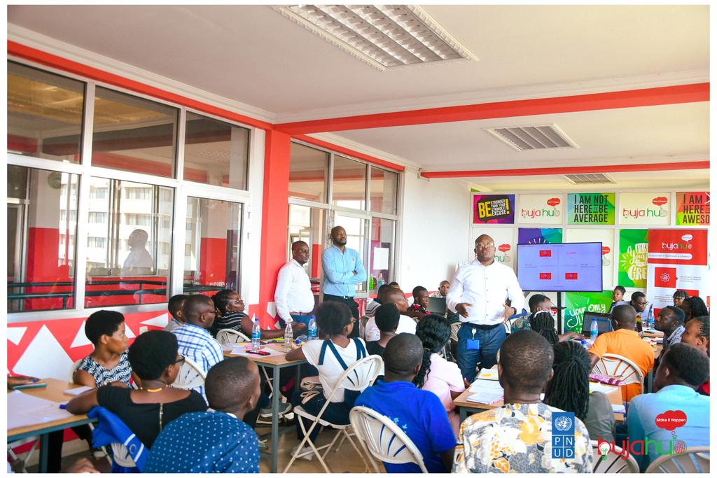BujaHub's tweet photo. Retour sur images des événements qui ont marqués l'année 2022!!
1/7 le coaching de 50 innovateurs présélectionnés lors du concours des innovations #InnovationWeek2 à #BujaHub
#BujahubRetro22
#Burundi
#innovationweek2 https://t.co/VmciTUDkdw