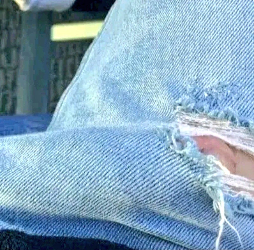 breiner_max's tweet photo. Mi pantalón se rompió quien me regala para comprar unos https://t.co/BlkmsaGyBK