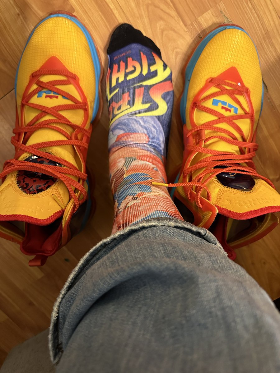 DaryleLSmith's tweet photo. Living and Thriving today
#Lebron19👟
#YankeeFit🧢
#StreetFighter🧦 #Thrive👕@uncle_rjs
@Tyreatt @ahmiryoung
@FrshPhade
@KidFromTheX @CallMeCoachVP @LiCkMyJs @TheDon8708 @LexxDaTurtle @mdeeeeee_ @MagMr44 @CoachWes03 @ALilBitOfEryn @IngloriousGUIDO
@kp0pkicks https://t.co/uwQwbnFWwh