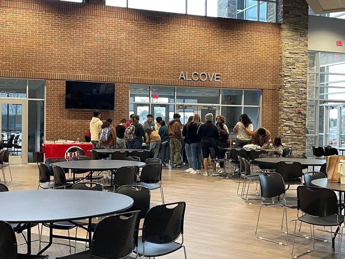 ResourceRegion's tweet photo. RIGHT NOW: We’re at the 23rd Annual Youth Summit at Indiana Avenue Baptist Church. Hundreds of students from Lubbock & surrounding communities will learn about several influences including substance use prevention, mental health, body positivity & driving safety. #PRC1TX #PRC1LBK https://t.co/SfXQwHYCkx