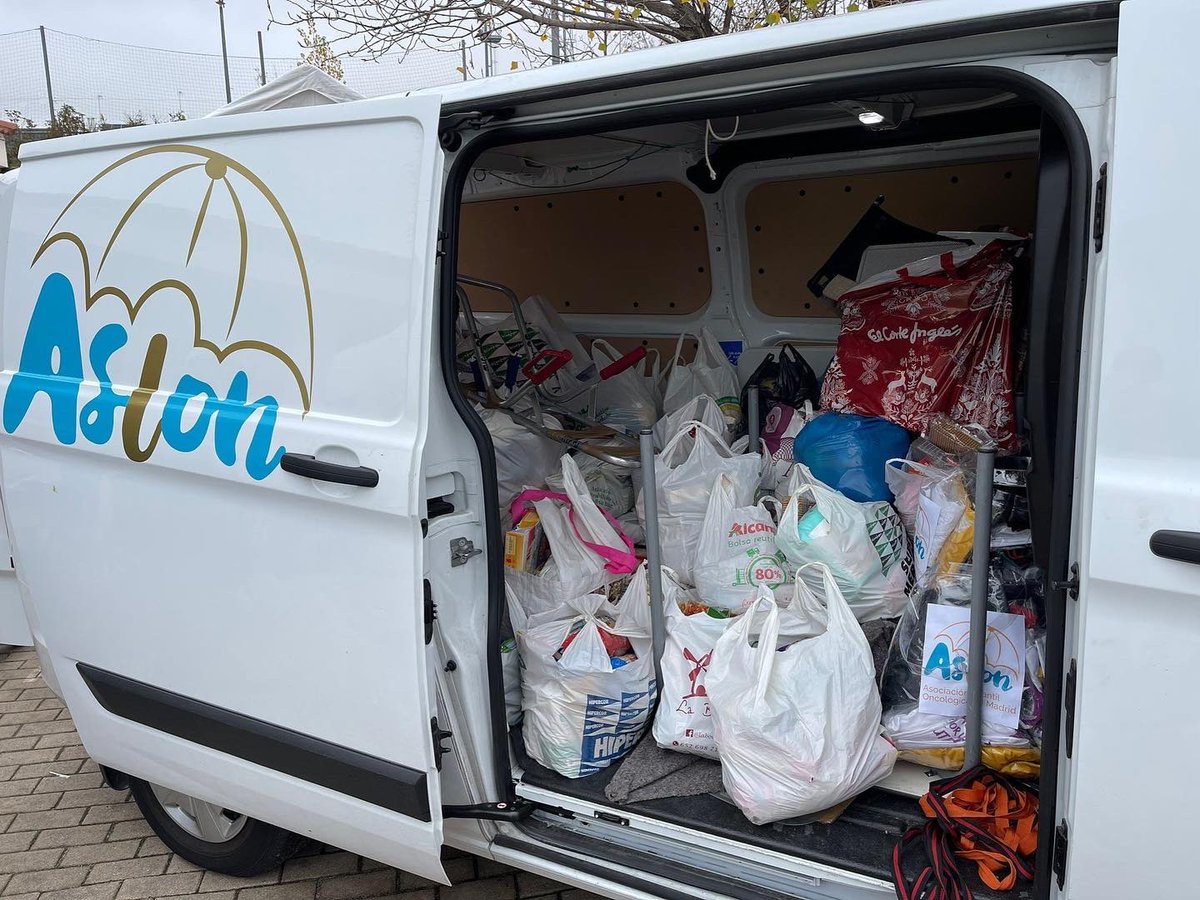Hoy vinieron a recoger 🚚 todos los alimentos 🍚🍽️ recaudados nuestros amigos de <a href="/asion_/">ASION</a> ,alimentos donados 🫶🏻 por todos vosotros en los distintos torneos ⚽️🏀 solidarios del club. Cerca de 8️⃣0️⃣0️⃣ kilos que serán de gran ayuda¡muchas gracias  🙏🏻 a todos!Nuestro #orgullonaranja 🧡