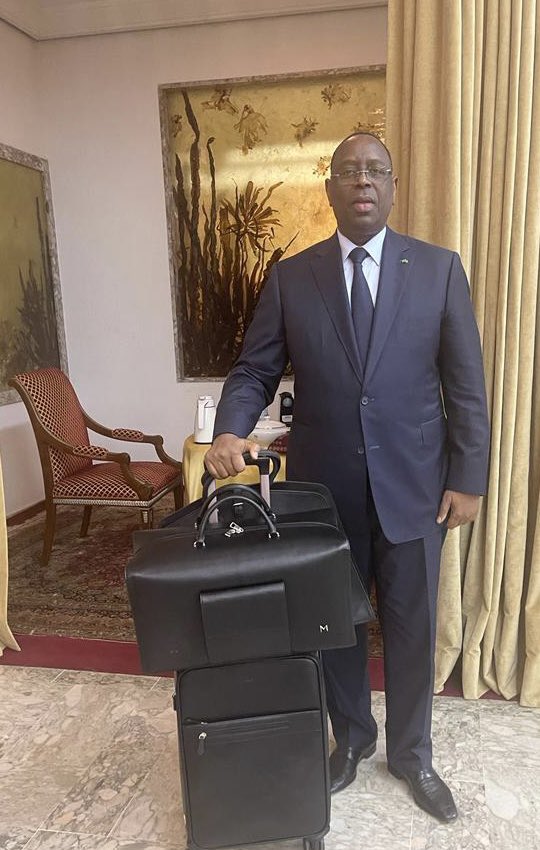 Macky_Sall's tweet photo. Dans le cadre du mois du consommer local, je félicite tous nos producteurs, dont Maraz Origins, pour l’excellente qualité de ses articles, produits avec le soutien de la #DER. Ensemble, achetons sénégalais, soutenons le consommer local ! https://t.co/9Tr265h4tE