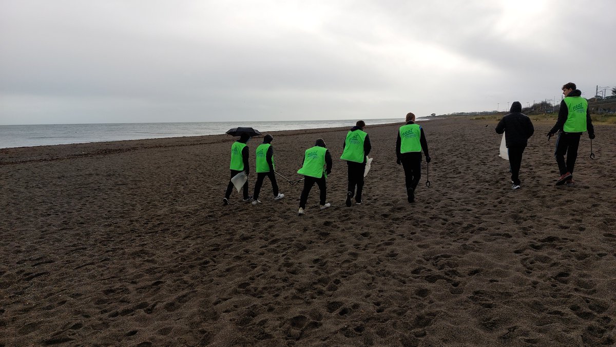 StDavidsGreenS1's tweet photo. Today as part of our school's 'Climate action week' the @neatstreetsire St. David's subcommitee did a beach clean up in the South Beach Greystones. Every little bit helps towards keeping our environment clean and as free of waste as possible. 
#dontbemeanbegreen #ClimateAction https://t.co/WP23NV77uj