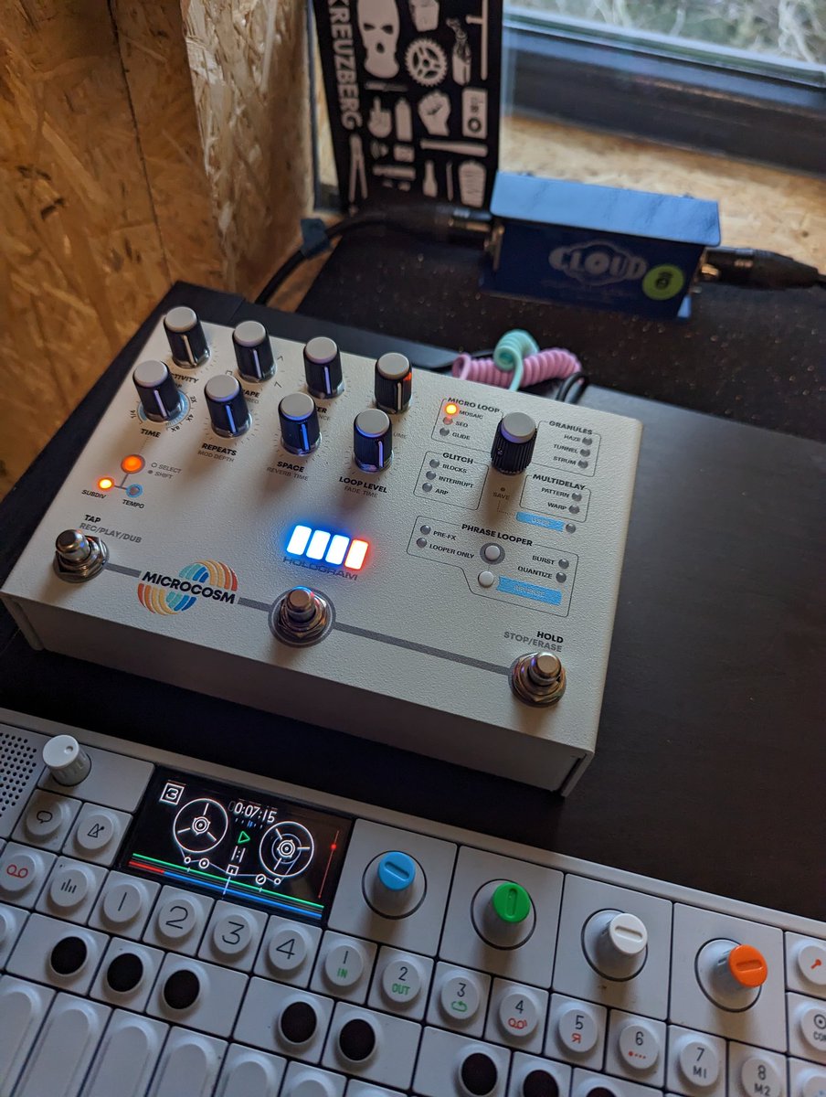 Nieuw speelgoed in de studio. Verwacht vage shit van me in de nabije toekomst. #dronenotdrones #microcosm