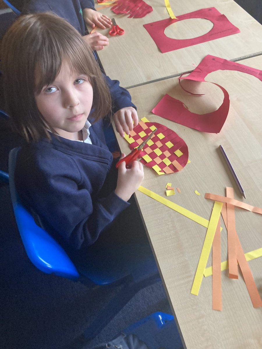 Primary 3 have been learning about the Chinese New Year Lantern Festival which will take place on 5th February this year. They showed excellent perseverance whilst developing their weaving skills to create their own Chinese Lanterns. Well done P3!@MissRaffertyCPS , @MissSmithCPS