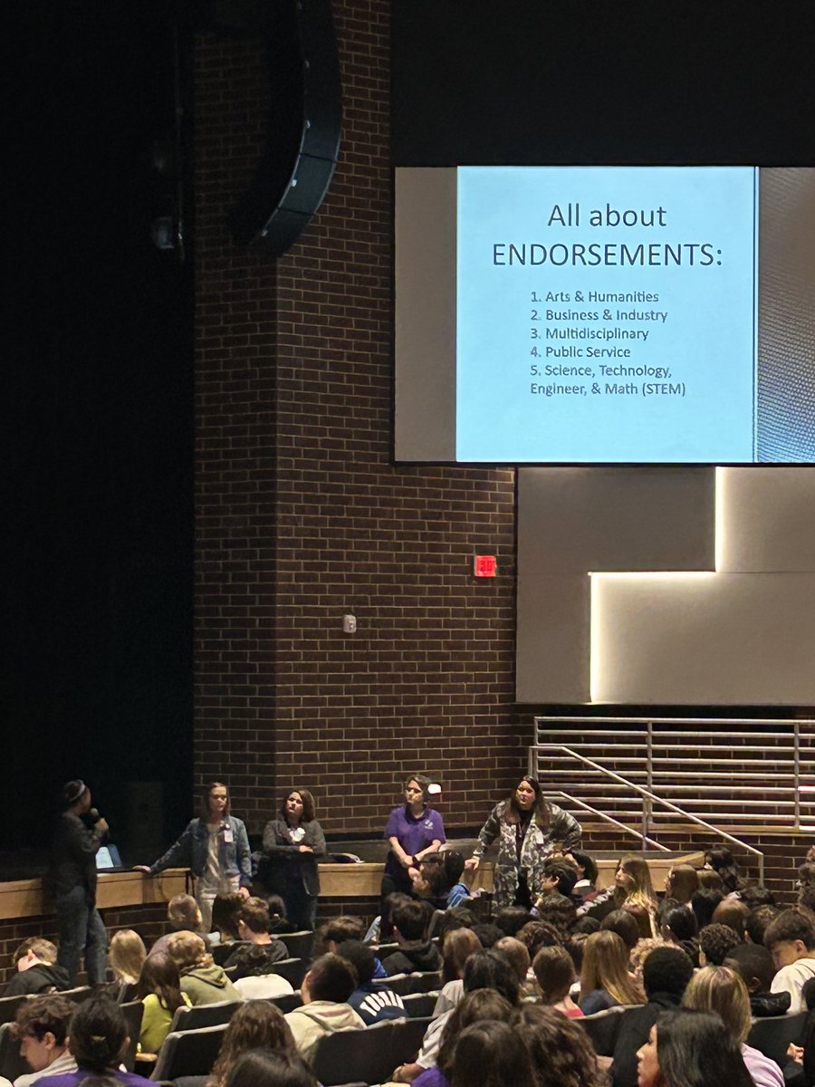 Our ⁦<a href="/WISDBrabham/">Brabham Middle School</a>⁩ 8th-Graders are touring THE WILLIS HIGH SCHOOL this morning! 🎉 Thank you Mr. Smith for sharing expectations, activities, programs, and academic information with our Bobkats! 💫 #WeAreWillis #BeExcellent