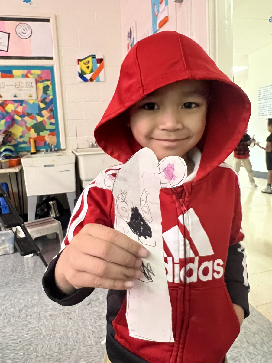 LeslieSnow_art's tweet photo. Pre-k knows how to add texture to a polar bear! @bray_fine @brayelementary @BrayiServe https://t.co/NhdkrVhjBw