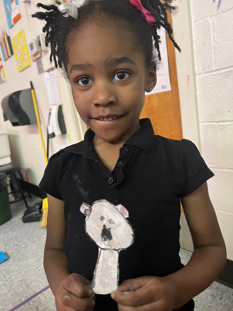 LeslieSnow_art's tweet photo. Pre-k knows how to add texture to a polar bear! @bray_fine @brayelementary @BrayiServe https://t.co/NhdkrVhjBw