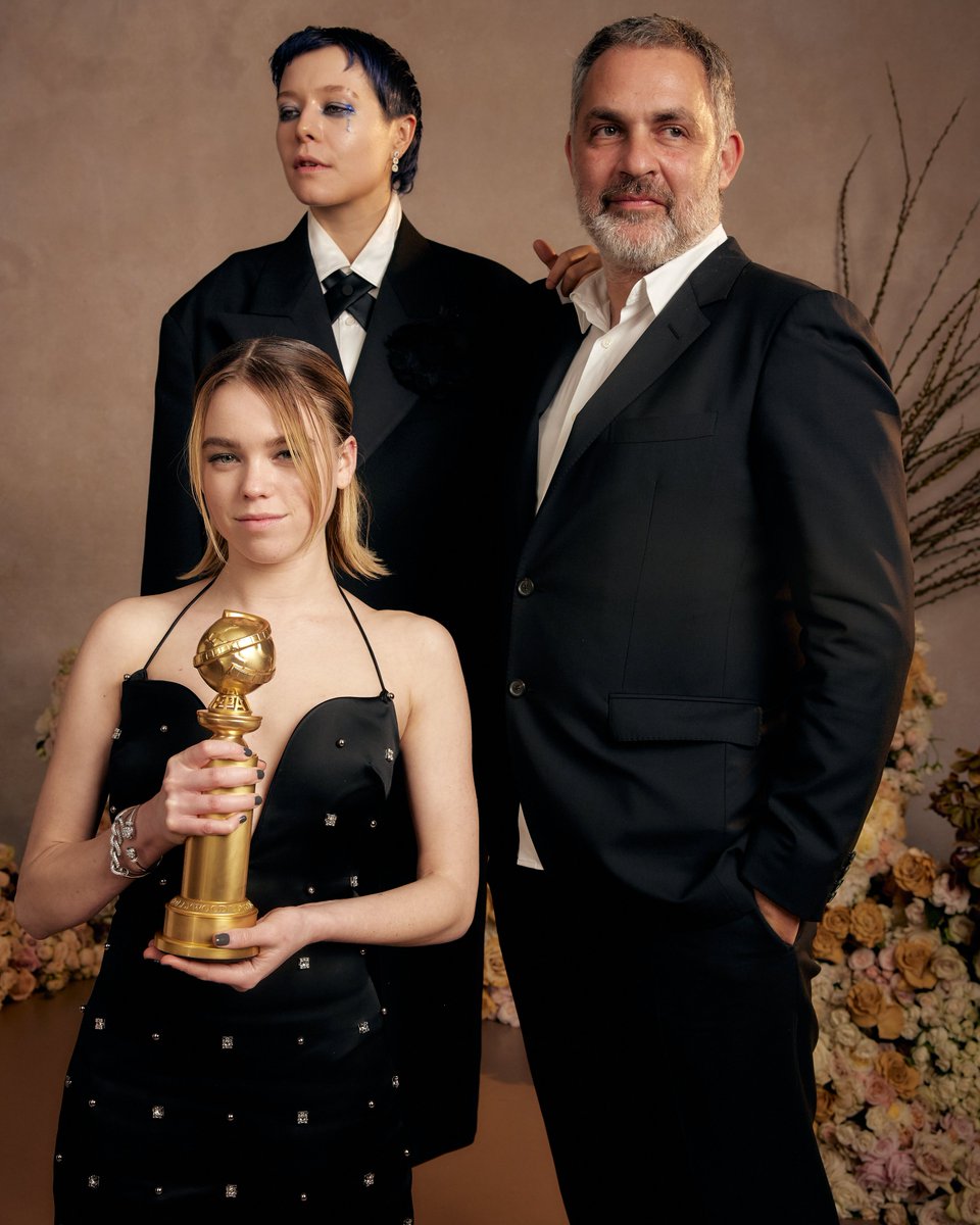 Congratulations to the cast of @HouseofDragon for winning Best Drama Series at the #GoldenGlobes last night - with #MillyAlcock #FabienFrankel @TheEmilyCarey #HarryCollett #MatthewNeedham #JohnMacMillan #TheoNate and #PhoebeCampbell 🐉🤩