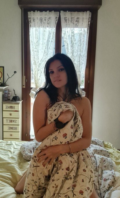 Un letto disfatto... E' accogliente, non trovi?   https://t.co/mPjaOHZ3sd 🔞NSFW https://t.co/Ip62R3e4Og<a href="/tag/lingerie"class="tags"><span>#lingerie</span></a><a href="/tag/picoftheday"class="tags"><span>#picoftheday</span></a><a href="/tag/underwear"class="tags"><span>#underwear</span></a><a href="/tag/homedecor"class="tags"><span>#homedecor</span></a><a href="/tag/pijama"class="tags"><span>#pijama</span></a>