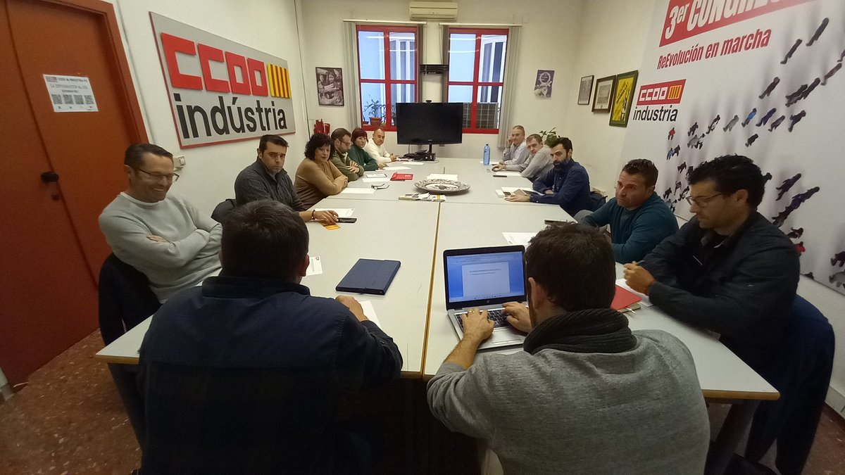 industriaccoopv's tweet photo. #EstaPasando
Delegadas y delegados de comisión  negociadora del convenio del Metal de #Valencia se reunen para preparar la estrategia sindical frente a la negociación del convenio. 

#SalarioOConflicto https://t.co/5FIGFUvmOP