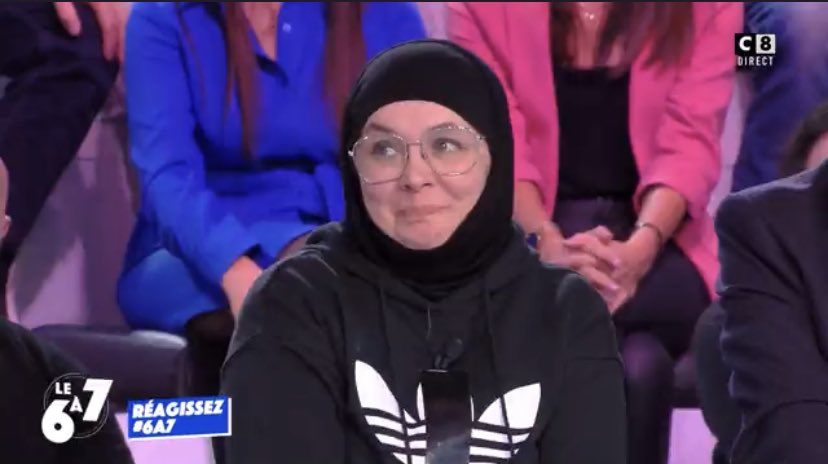 charliezemmour's tweet photo. La nouvelle chroniqueuse de #TPMP a quitté le plateau hier en début d’émission car elle était très "incommodée" par les blagues de Bigard. Jean-Marie, je n’ai qu’un truc à te dire, continue tes blagues! https://t.co/V5IXeT2p5Y